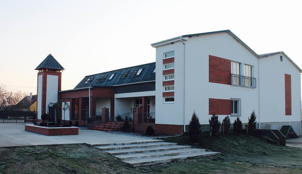 Guest House Hodus Vydrany Dış mekan fotoğraf