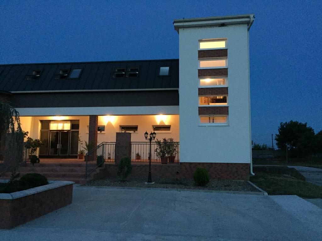 Guest House Hodus Vydrany Dış mekan fotoğraf